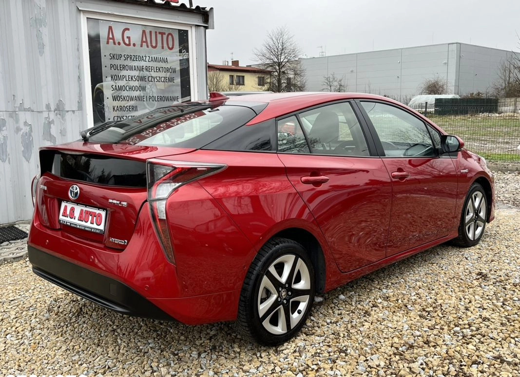 Toyota Prius cena 69900 przebieg: 141000, rok produkcji 2016 z Rawicz małe 301